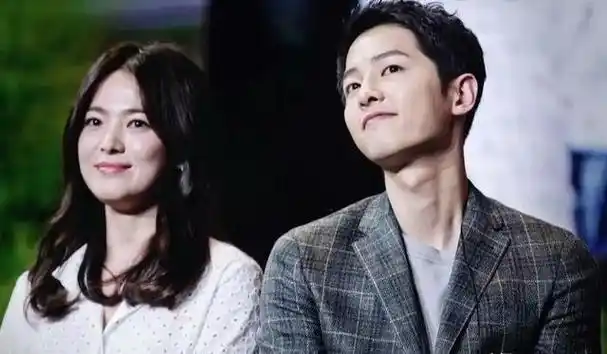 2019年7月22日这一天,宋仲基和宋慧乔正式宣布结束了他们的婚姻关系