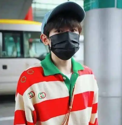 28岁肖战撞上19岁王源,同穿"条纹毛衣",不是年轻就能赢!