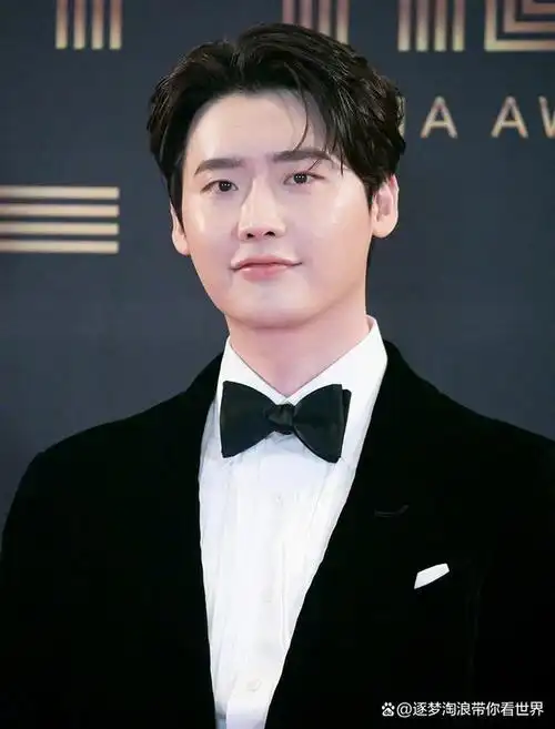 最近,韩国演艺圈再度引发轰动的新闻,李钟硕和iu首度公开回应了他们