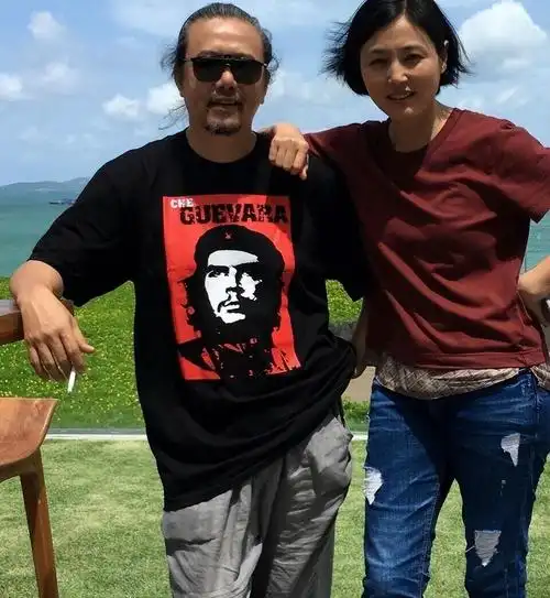 回顾演员张延嫁大5岁香港丈夫婚后生一女今女儿比她还漂亮