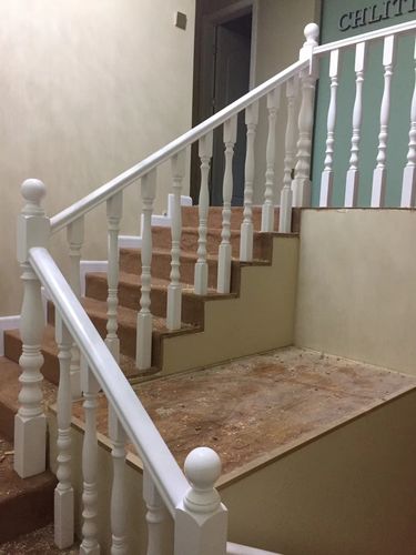 > 实木楼梯栏杆