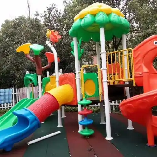 幼儿园滑滑梯