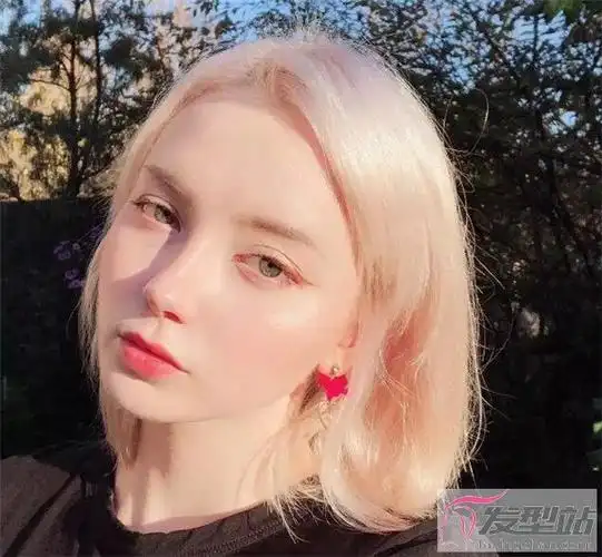 强烈推荐!女生浅金色短发 让你美到无法呼吸