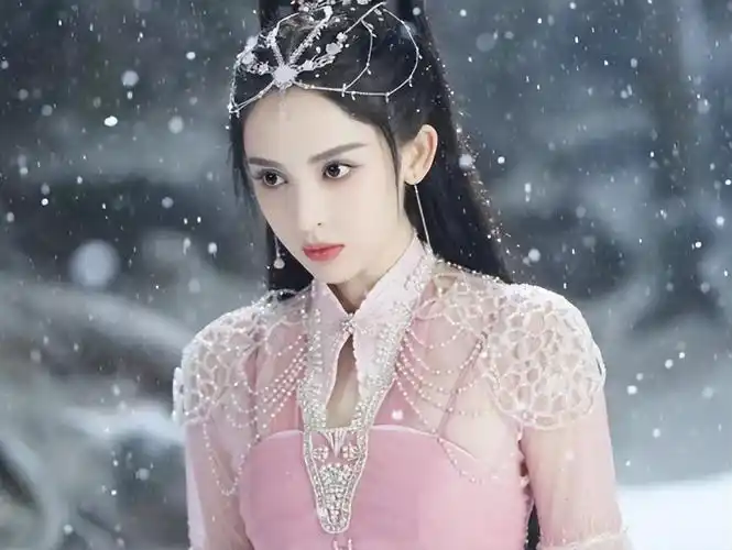 古力娜扎个人资料 经过5次恋情网曝后,她现在怎么样