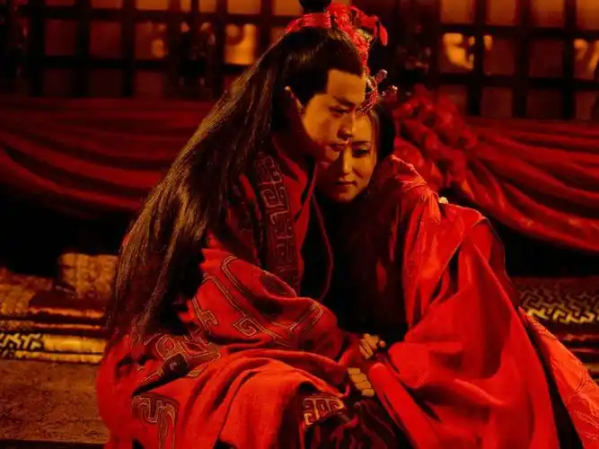 吕布带着貂蝉逃到徐州,又当起了逍遥王,整日无心打理政务,沉迷于酒色