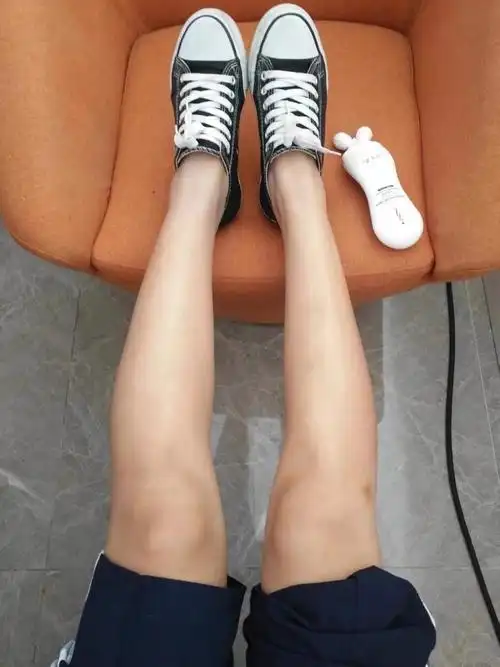 小腿的肌肉一直都很结实,不管是光腿和裤子都会显得