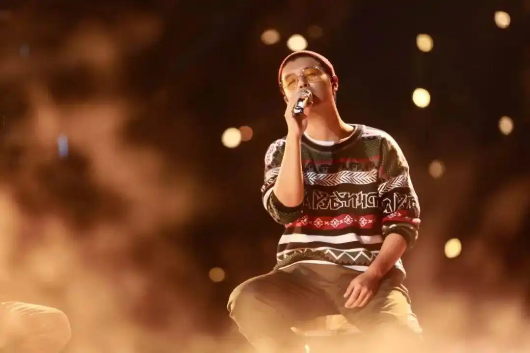 综合资讯 > 正文一首传遍大街小巷的《南山南》,让独立音乐人马頔走入