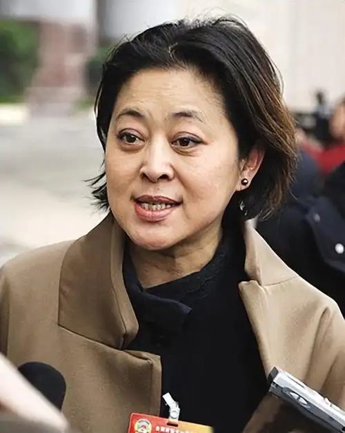 曾经一眼万年今成路人大妈,这8位女星颜值说丢就丢,实在认不出__财经