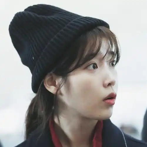 iu晒照嘟嘴卖萌太可爱,丸子头超减龄,27岁犹如高中生俏皮