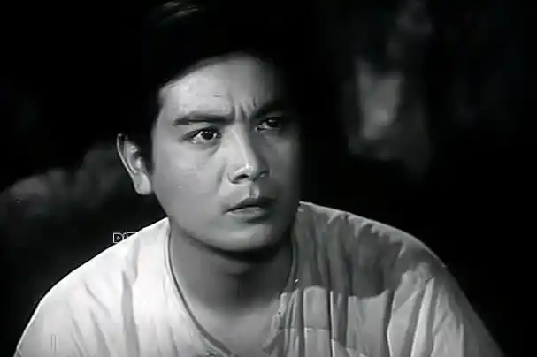 原创昔日上影厂帅气男明星70年代当红小生曾齐名达式常如今67岁胡子也