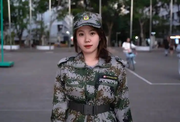 新兵风采3身穿迷彩服心怀军人梦