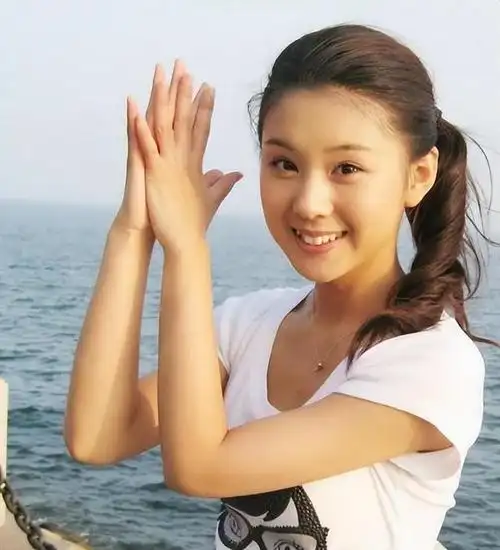 "最干净女星"李小萌:零绯闻拒绝拍吻戏,连初吻都给了自己老公