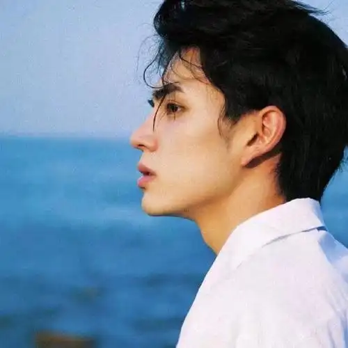 好看的男生头像谁能拒绝白衬衫帅哥呢