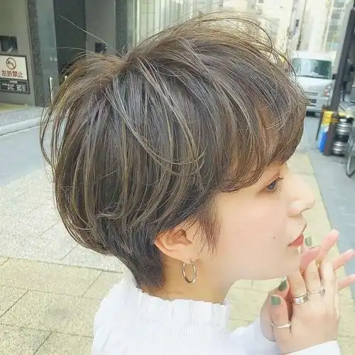 又酷又飒的日系潮短发关注《发型图片库》,天天分享好发型又酷又飒的