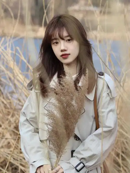 30岁左右的女性,穿衣要注重质感,看看这些穿搭,日常实用又高级