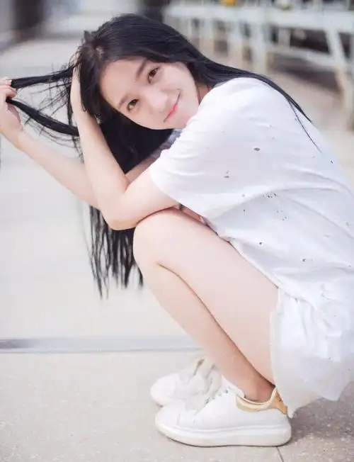 演员刘露怼民警"我是公众人物你完了",不红还这么作,她咋不