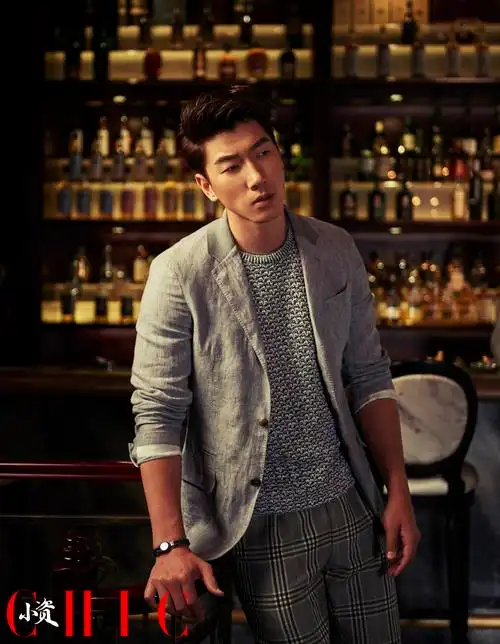 /p> p>2004年,张亮正式步入职业模特的道路.