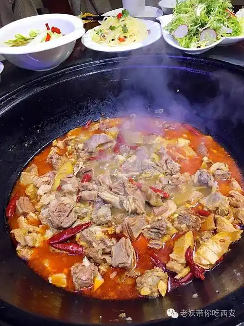 20多年只为做好一只羊,从开业无人到每天都排队的陕北铁锅炖羊肉