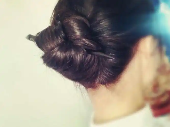 怎样用发簪挽头发?