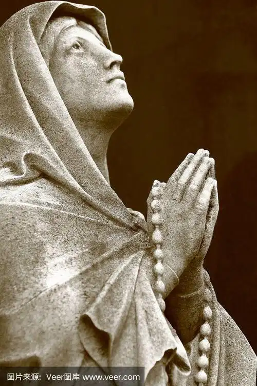 可爱的圣母天使双手合十祈祷,黑色背景,雷科莱塔墓地