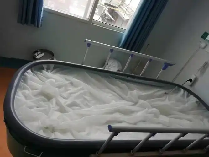 写美篇    悬浮床是目前国际上医治压疮,大面积烧伤,危重及截瘫患者最