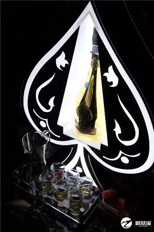 黑桃a是纯人工制作的香槟,拥有极品香槟的所有特质,一瓶黑桃a藏着2.