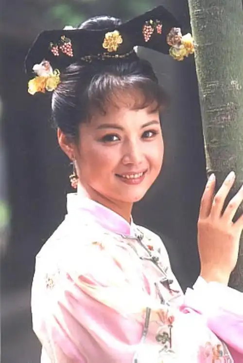 茹萍,1966年9月19日生于浙江杭州,国家一级演员.