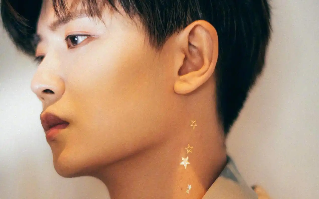 电脑壁纸 明星 大陆明星 任嘉伦星星贴纸时尚中国风套装迷人写真