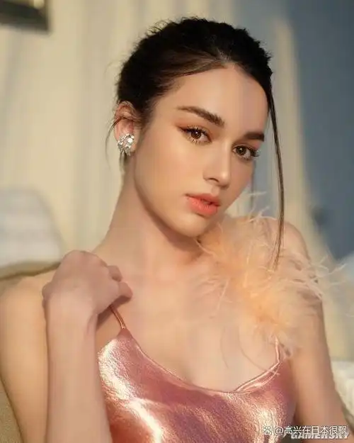 很久没有为大家带来泰国正妹,今天分享的是一位泰国女星——maria