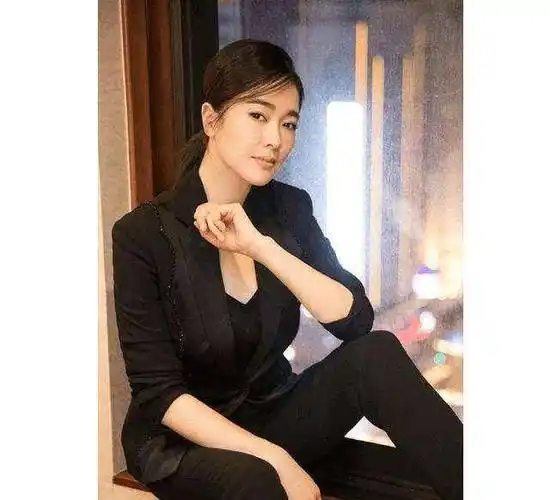 曾与陈道明孙红雷传绯闻,现嫁大20岁百亿富豪,左小青真是不简单_体操