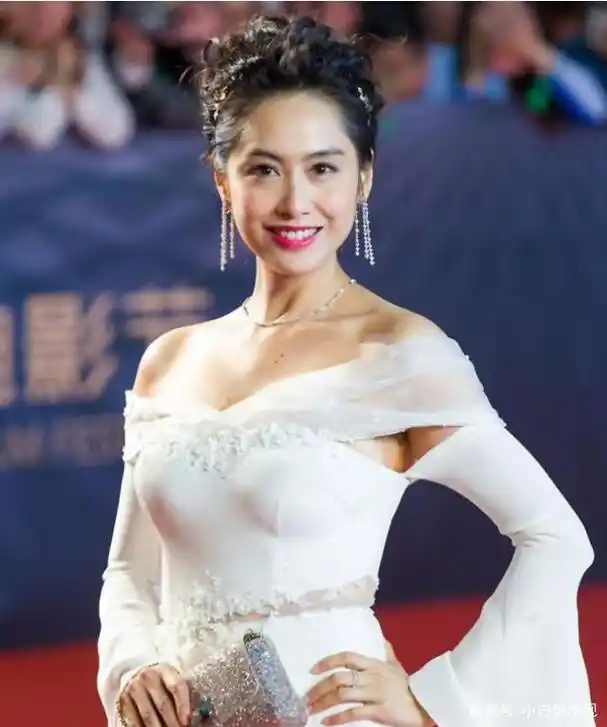 朱茵:记忆中的女神,再复出回眸一笑依然惊艳