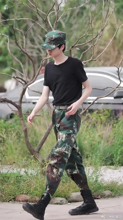 让人无法抵抗的漫画腿#严浩翔的漂亮脸蛋 大长腿,帅哥就有无法抵康哪