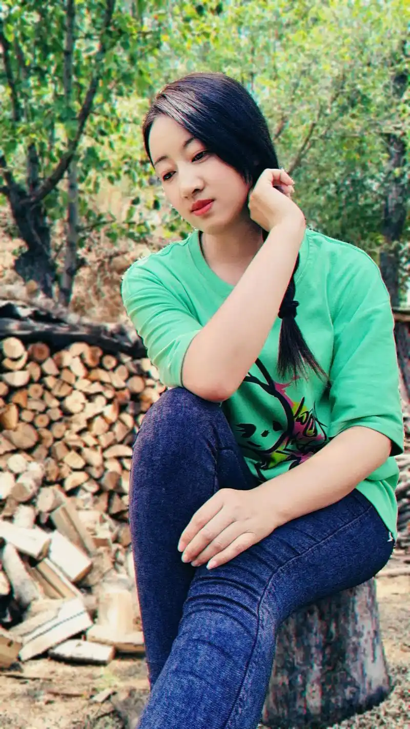 我只是一个普通的女人,穿着一般,长相一般,生活简单,不妖不艳