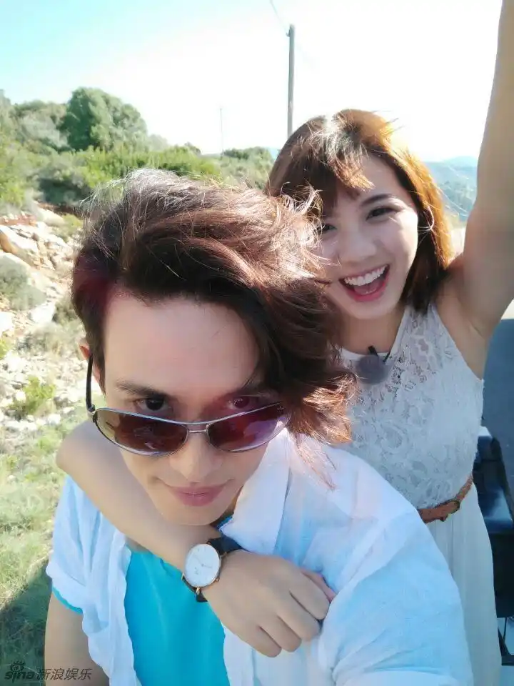 新浪娱乐讯 近日,网上曝出一组陈楚河私照,照片均为自拍角度,手机拍摄