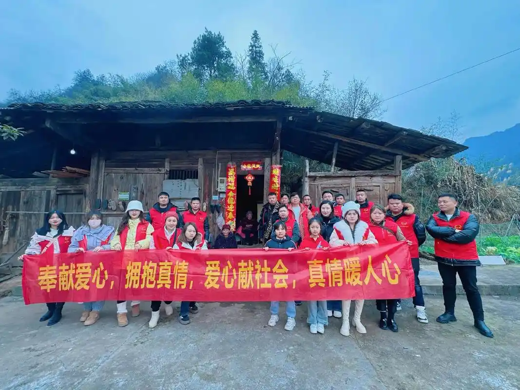 首先感谢所有爱心人士的爱心捐助,感谢有你们的爱心温暖了更多 - 抖