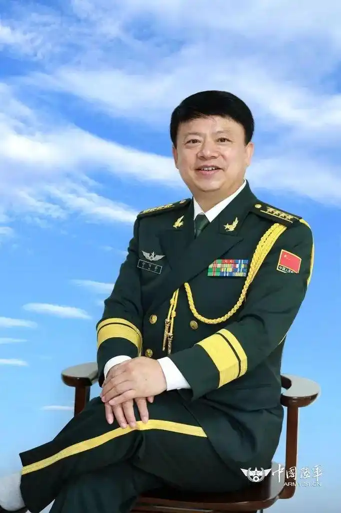 脱下戎装那天,这位大校把第一份感恩写给自己的36载军旅