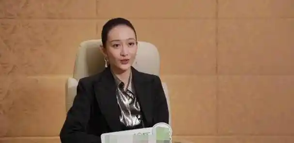 《精英律师》罗槟前女友遇难题,蓝红富豪老公病故,被迫出来工作_栗娜