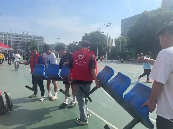 【运动会现场】志愿者团队倾力保障运动会顺行