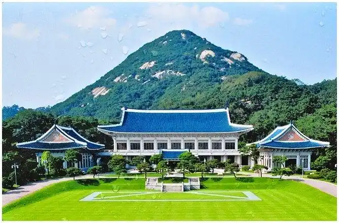 文在寅竞选时承诺搬出青瓦台未兑现被要求道歉