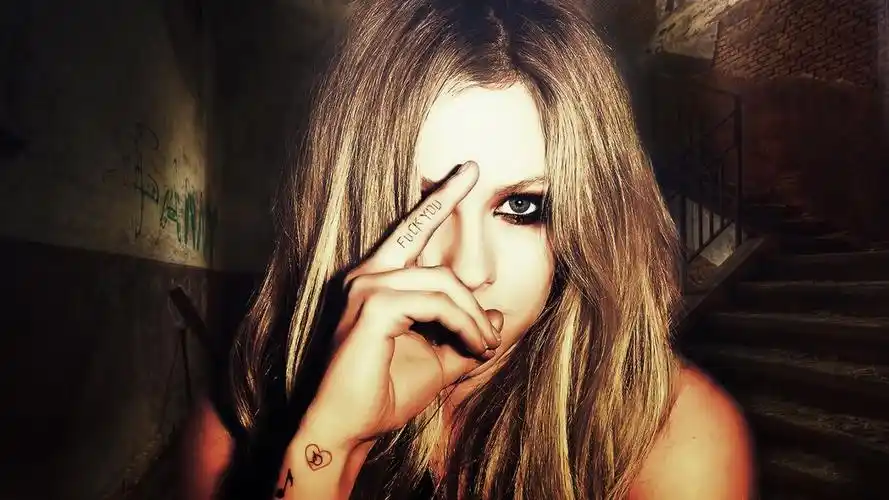 求艾薇儿这张照片原图!