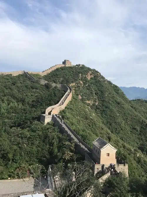 金山岭长城蜿蜒曲折,视野开阔,敌楼密集,雄伟壮观.