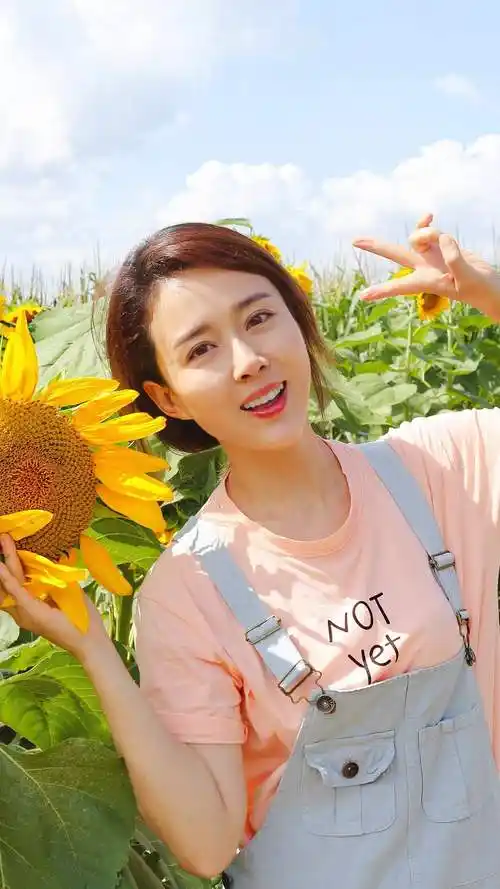 颜丹晨:湖南走出的著名女星,勇敢给小丈夫生宝宝