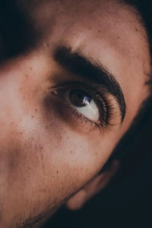 印度男子的眼神