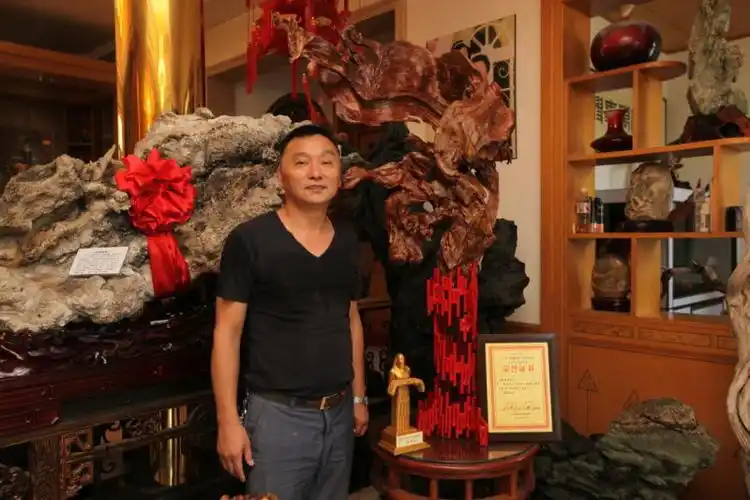 三峡崖柏收藏家斩获中国61长治崖柏根雕艺术展金奖