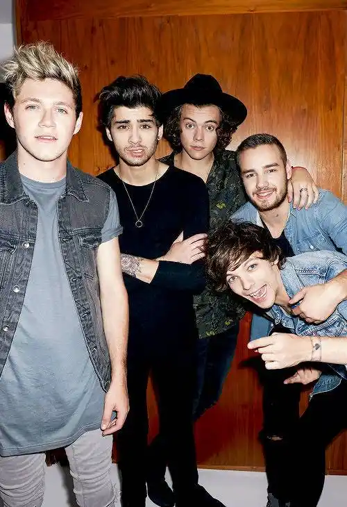 难得小破团五个人,当然我相信你们已经知道了美渣的