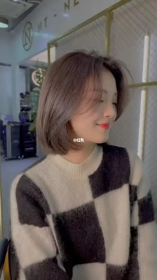 脸大的女孩适合什么发型