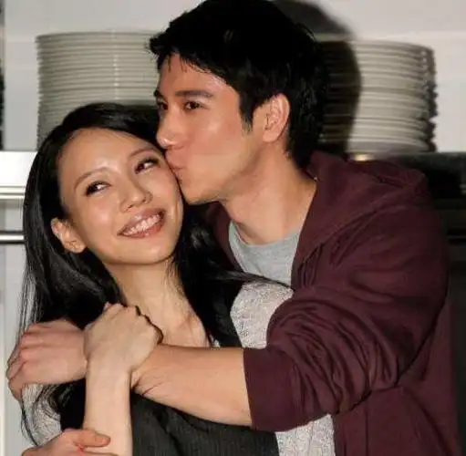 王力宏隔离结束后回家看孩子陈建州开车陪同没陪孩子吃午餐