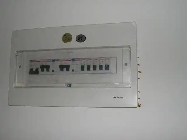 户内电箱总闸也生锈