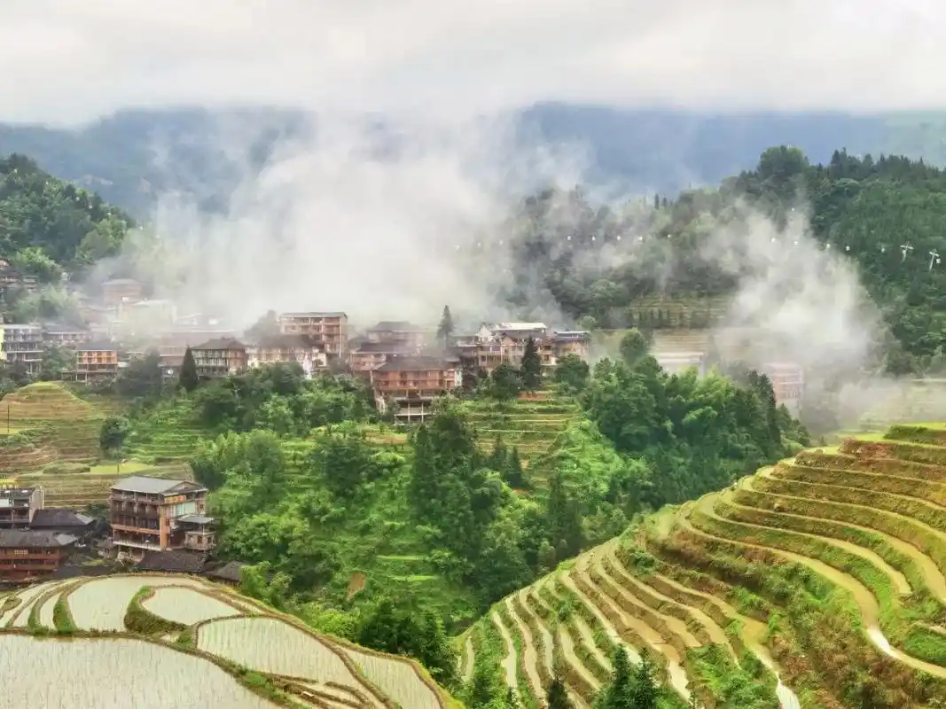 金坑梯田则是目前最为大众知晓的,随着诸多影视剧纪录片等在这里取景