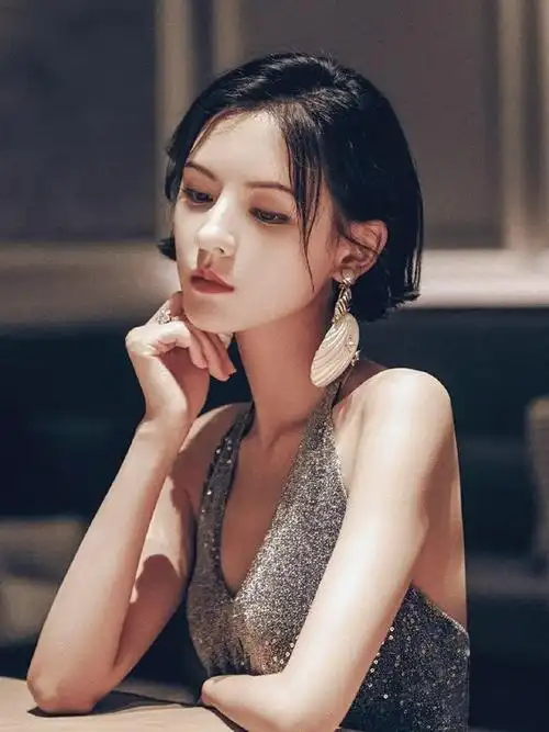 张予曦,为什么说她是标准富家大小姐和小说女主的长相_圈子-新氧美容